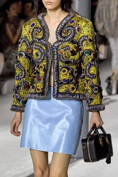 Look 72